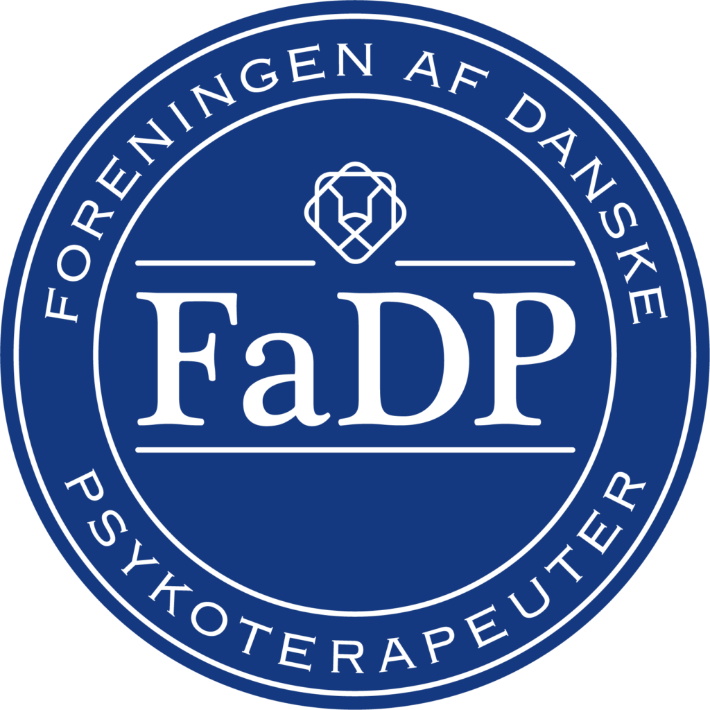Logo for Foreningen af Danske Psykoterapeuter med blå baggrund og hvid tekst.